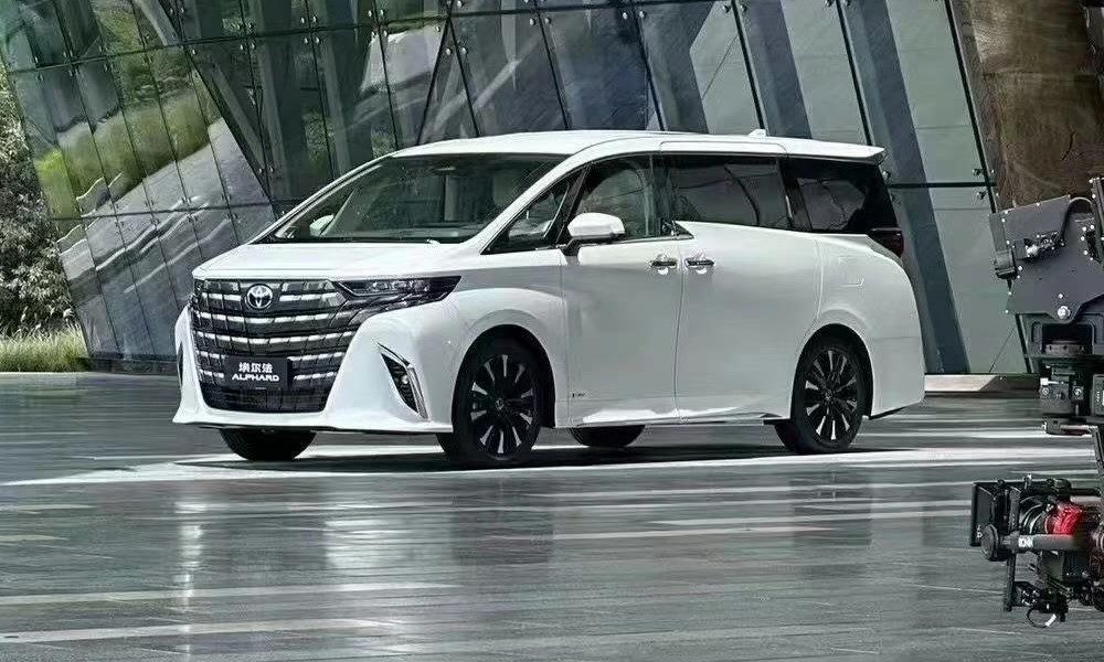 Cùng VW Hà Nội trực diện so sánh Viloran và Alphard 3